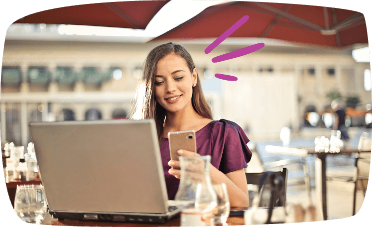 mujer trabajando soporte administrativo