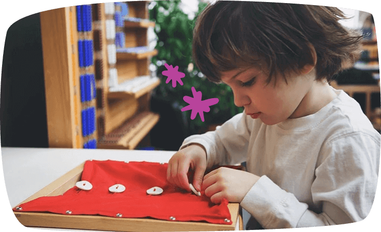 Juegos-para-niños-de-5-a-6-años-marco-para-vestir-Montessori (1)