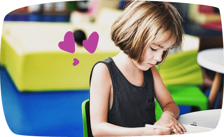 nina escribiendo