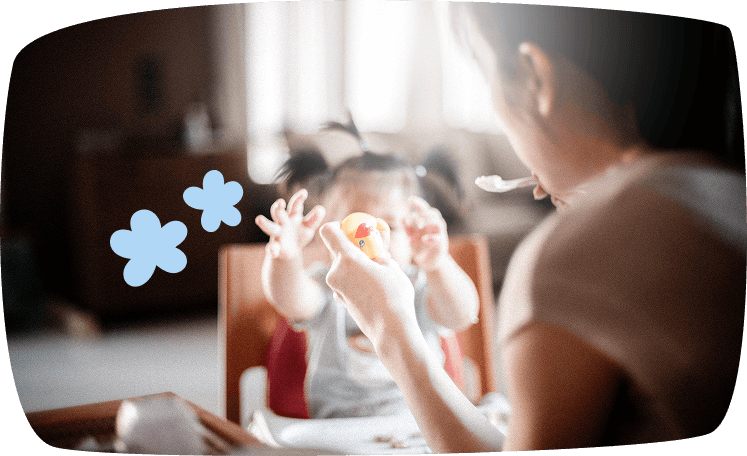 funciones-de-una-niñera-alimentar-a-un-bebé