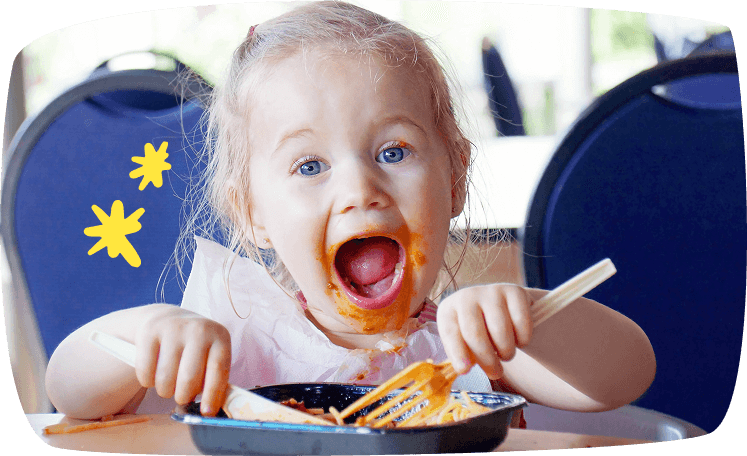 acostumbrarse a la ninear chica comiendo